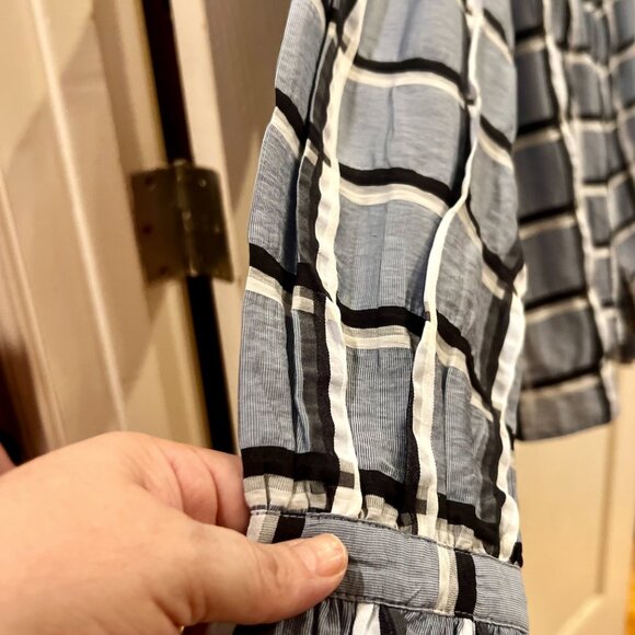 H&M Long Sleeve Ruffled Button Down Too with Shades of Blue Crinkle Material. - Picture 4 of 6